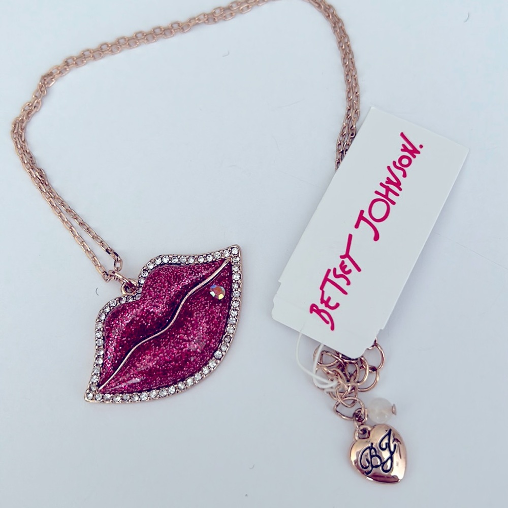 Betsey Johnson pink glitter lips necklace